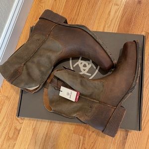 Ariat men’s brown cowboy boots NWT!